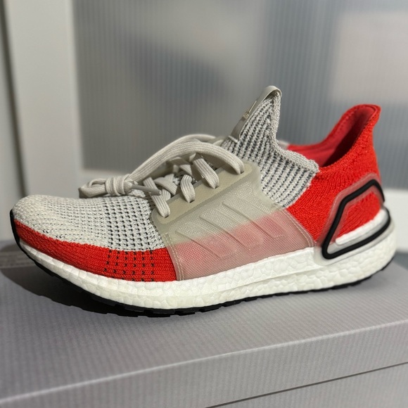 NEW IN BOX Ultraboost Men’s 8 / Women’s 9.5 - Picture 4 of 4